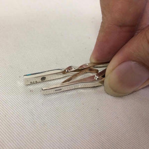 One Twist Tie Pin